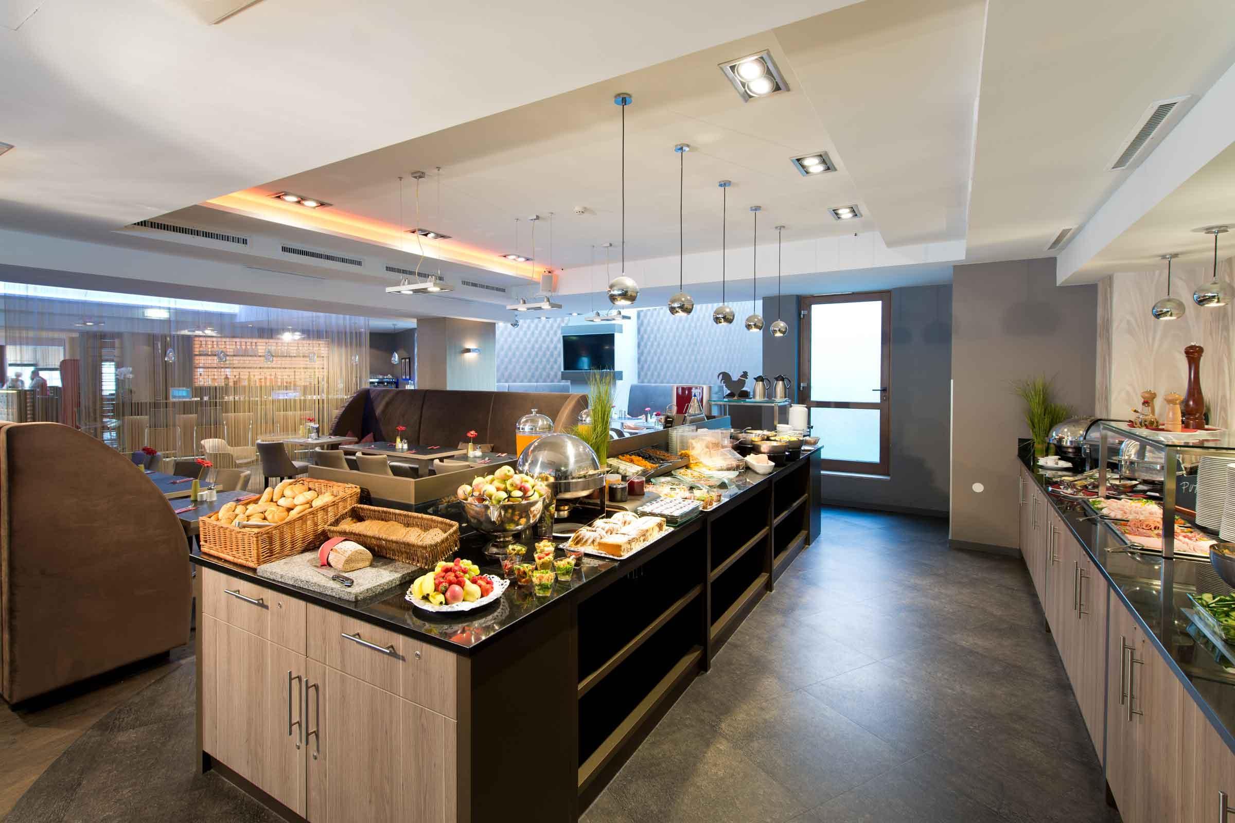 Leonardo Vienna Westbahnhof Hotel Ngoại thất bức ảnh Breakfast buffet at the hotel