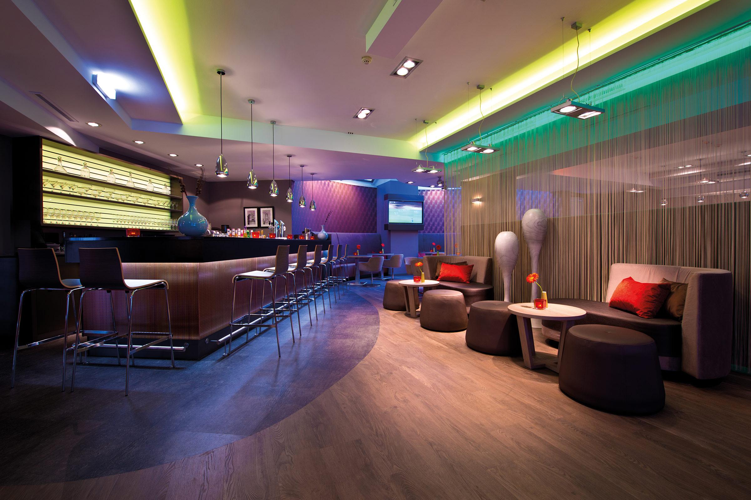 Leonardo Vienna Westbahnhof Hotel Ngoại thất bức ảnh Interior of a bar