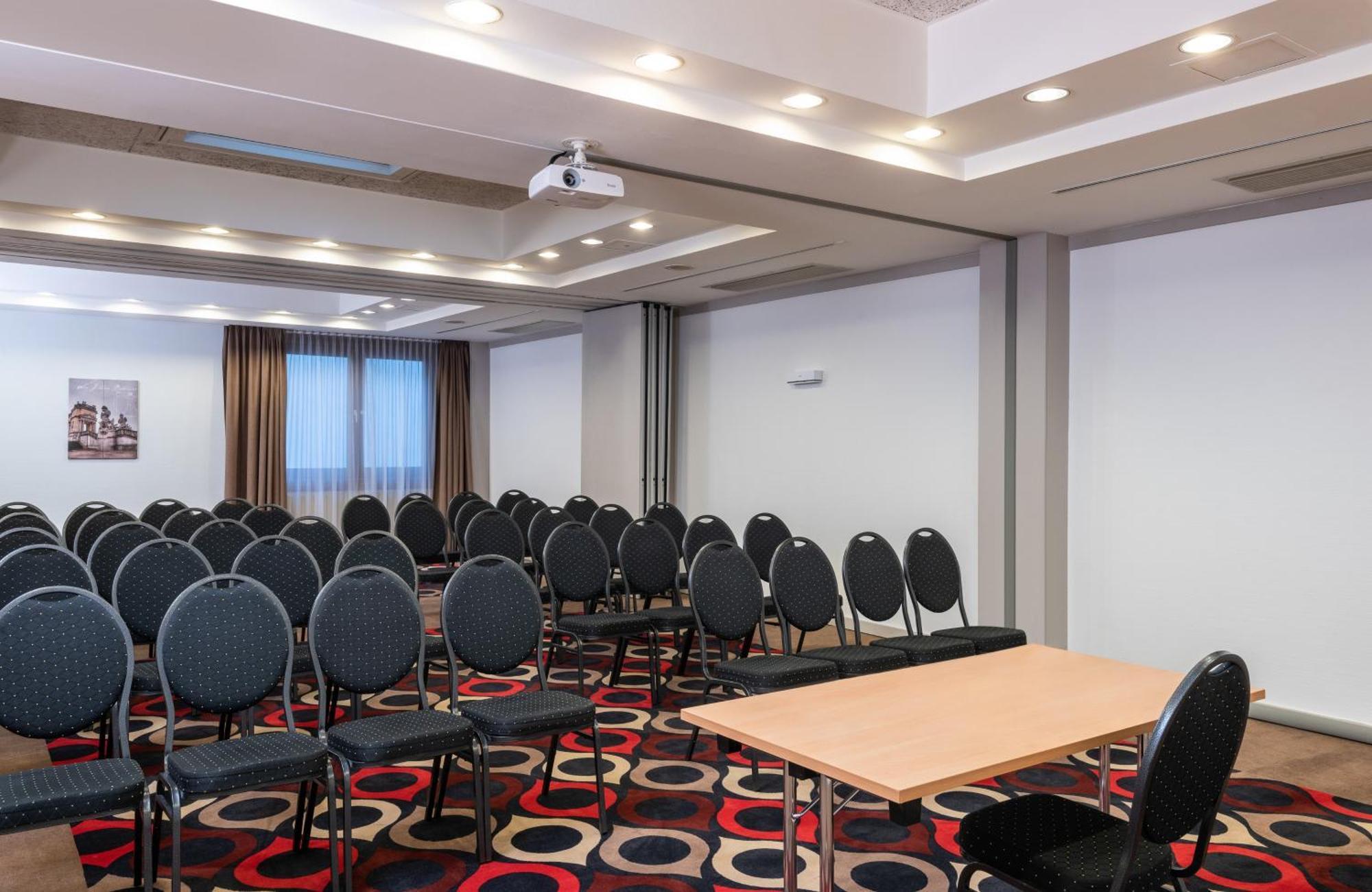 Leonardo Vienna Westbahnhof Hotel Ngoại thất bức ảnh The meeting room