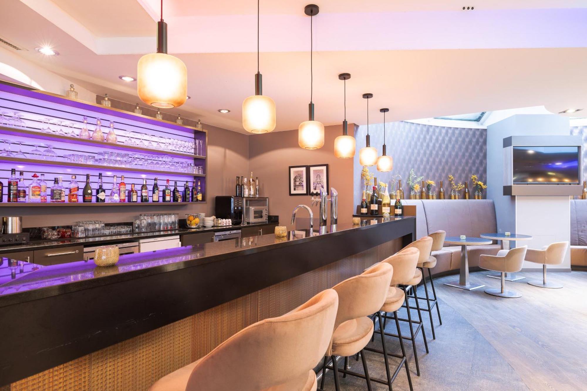 Leonardo Vienna Westbahnhof Hotel Ngoại thất bức ảnh The bar at the airport