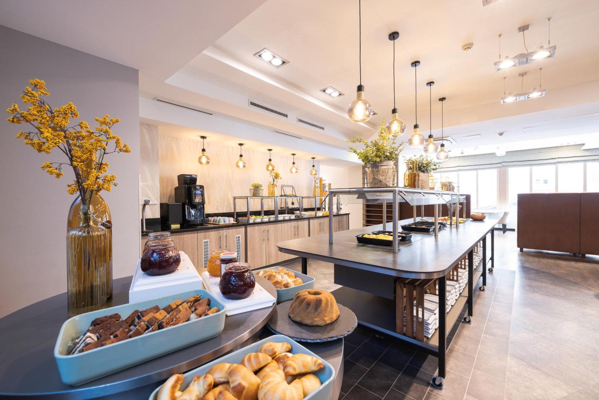 Leonardo Vienna Westbahnhof Hotel Ngoại thất bức ảnh Breakfast buffet