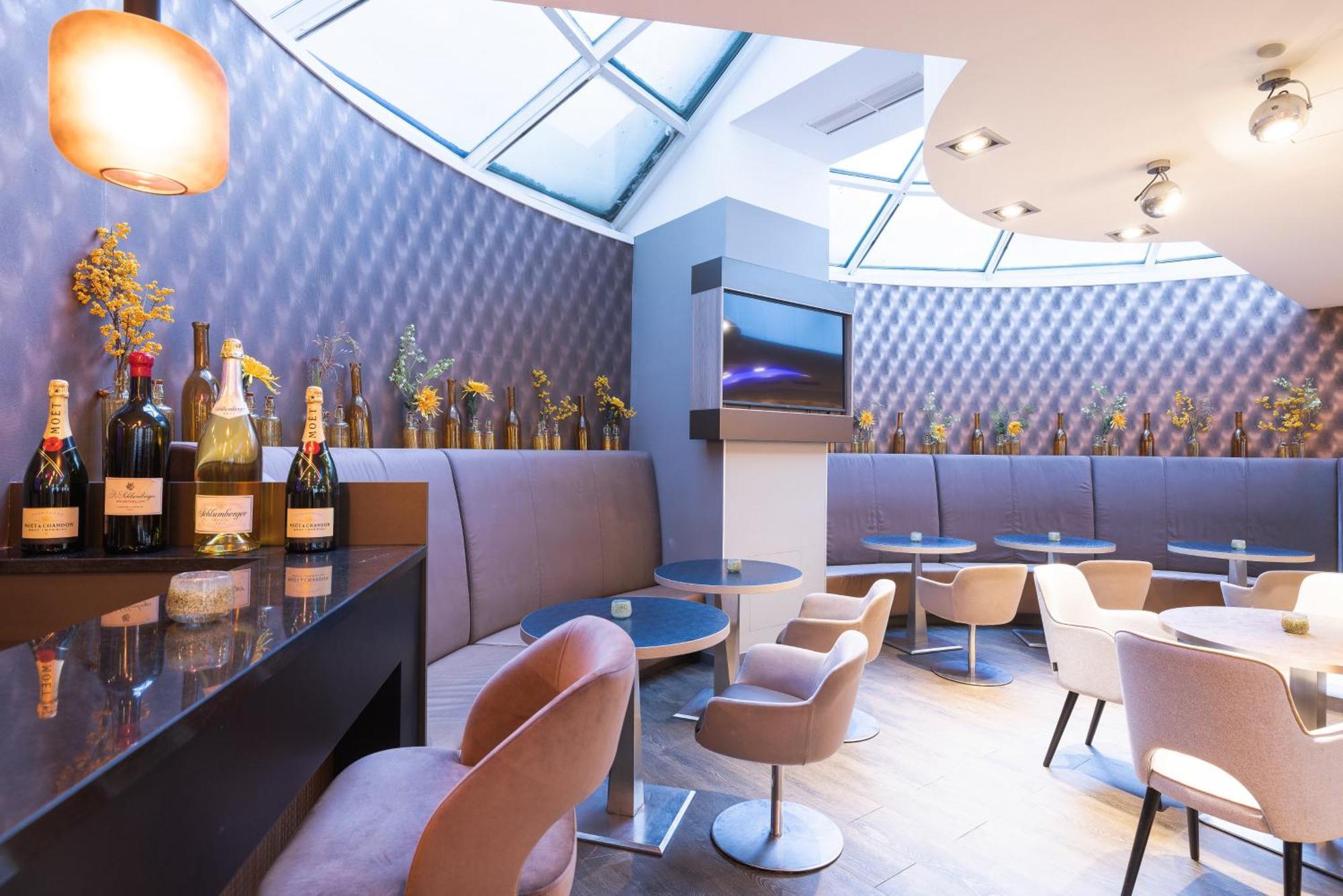 Leonardo Vienna Westbahnhof Hotel Ngoại thất bức ảnh The interior of the restaurant