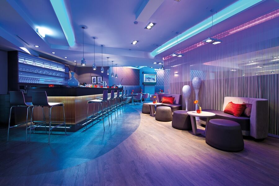 Leonardo Vienna Westbahnhof Hotel Ngoại thất bức ảnh Interior of a modern bar
